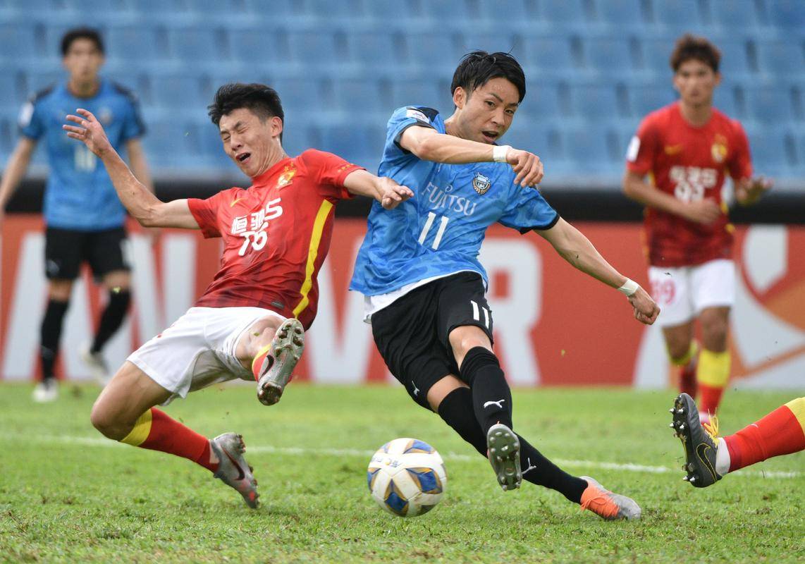 火爆足球比赛中球员传球配合默契的简单介绍 火爆足球比赛中球员传球配合默契的简单介绍