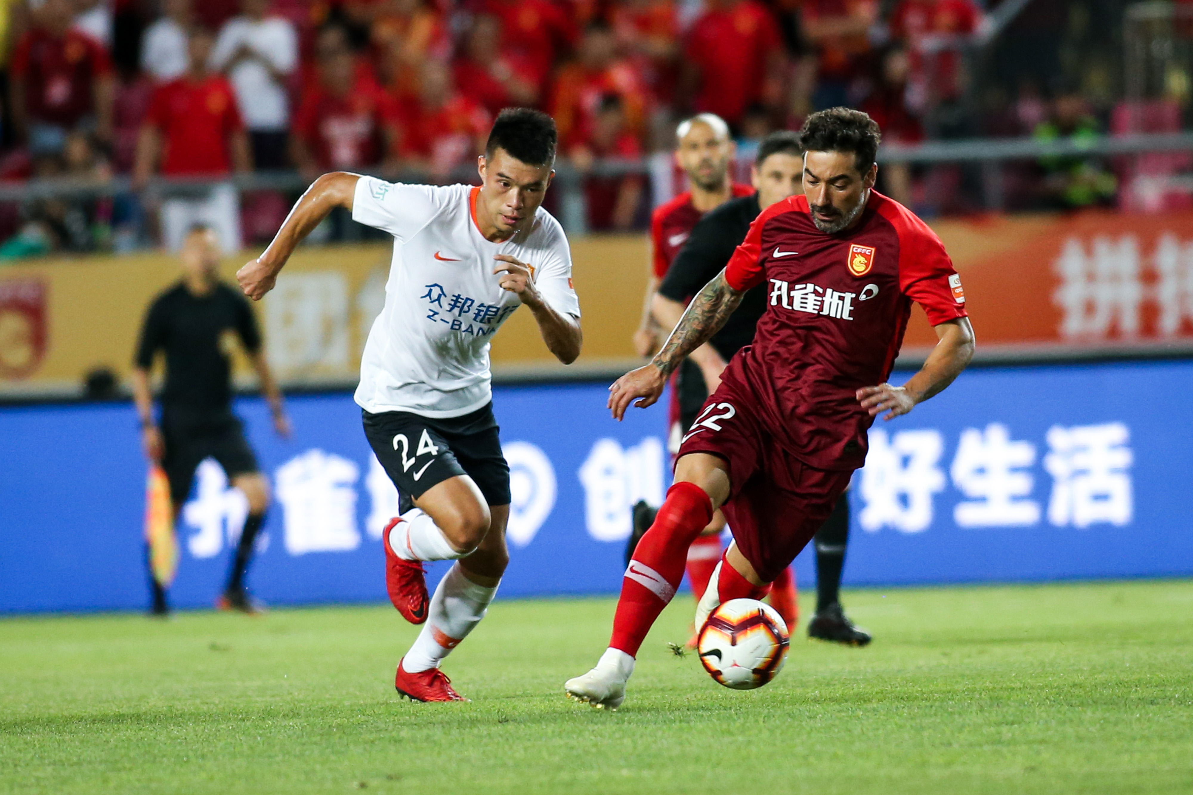 埃瓦尔客场力克对手继续领跑 埃瓦尔客场力克对手继续领跑