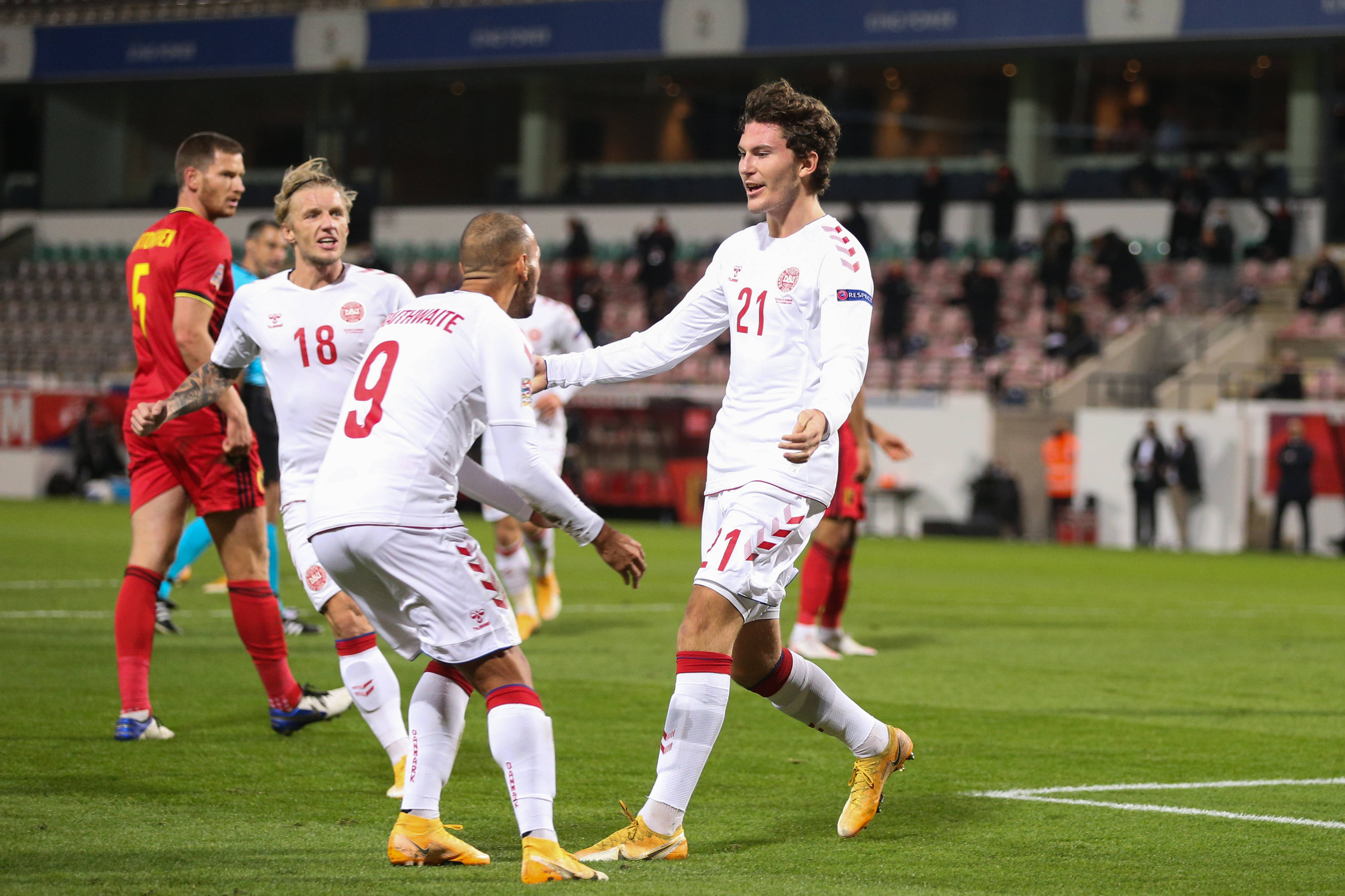 PG中国登录入口-精彩足球比赛让人们陷入了足球狂热的泥沼