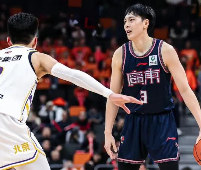 广州男篮主场大捷,全队发挥出色领先对手分 广州男篮主场大捷,全队发挥出色领先对手分