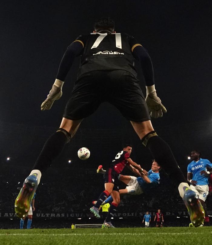 那不勒斯主场告胜,卫冕冠军形势渐明的简单介绍 那不勒斯主场告胜,卫冕冠军形势渐明的简单介绍