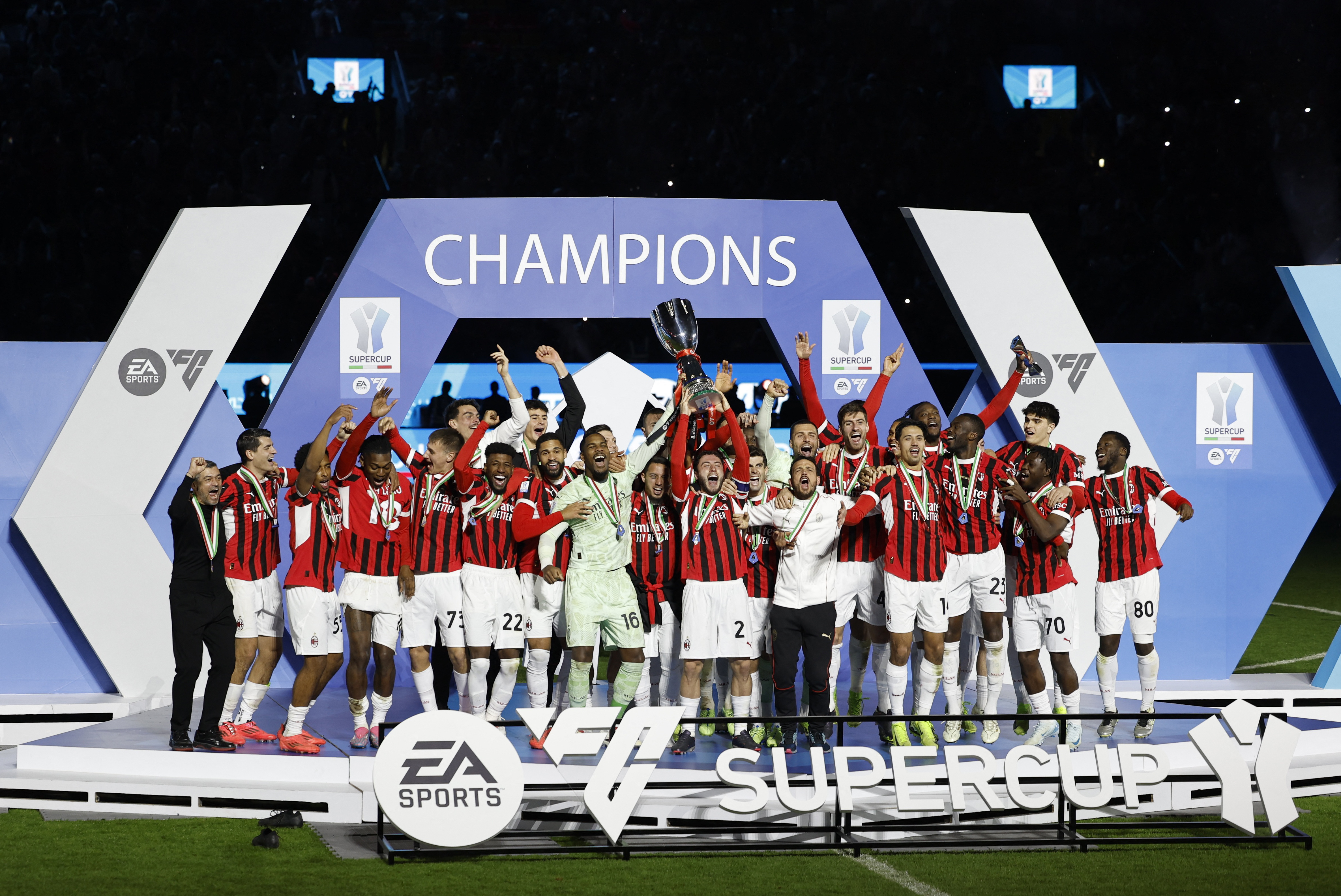 PG电子官网-意大利击剑选手拼尽全力，勇夺冠军