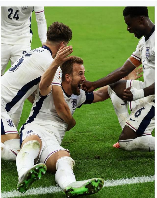 包含瓦伦西亚队员在比赛中闪耀,奉献绝杀一球的词条 包含瓦伦西亚队员在比赛中闪耀,奉献绝杀一球的词条