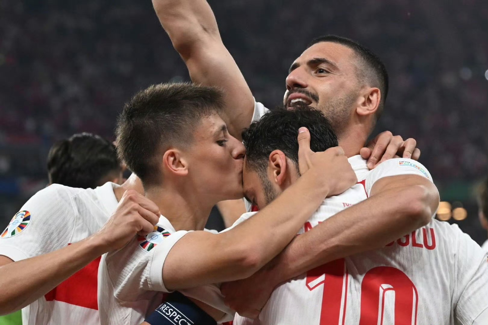 欧洲足球赛场上引发激烈角逐 欧洲足球赛场上引发激烈角逐