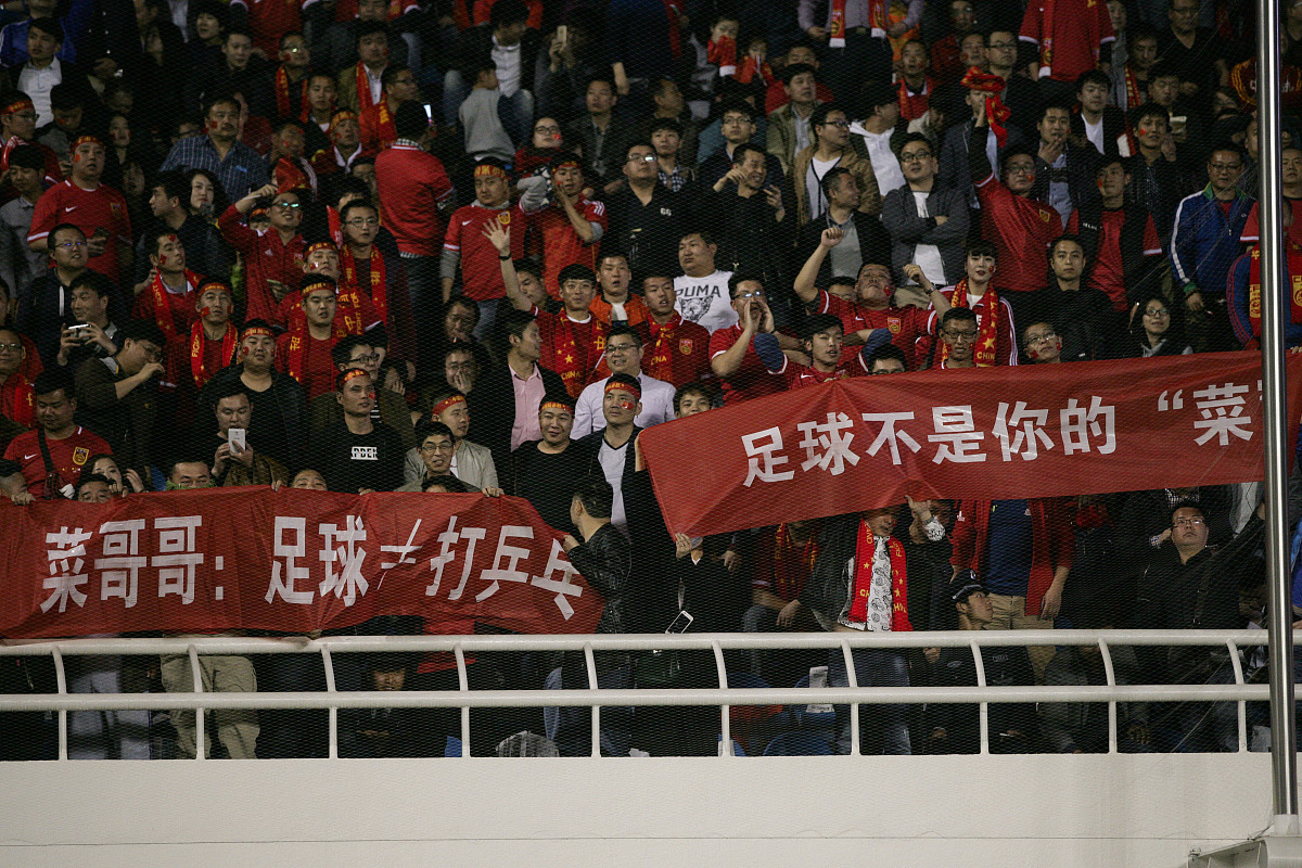 国内足球联赛重要战役即将展开 国内足球联赛重要战役即将展开