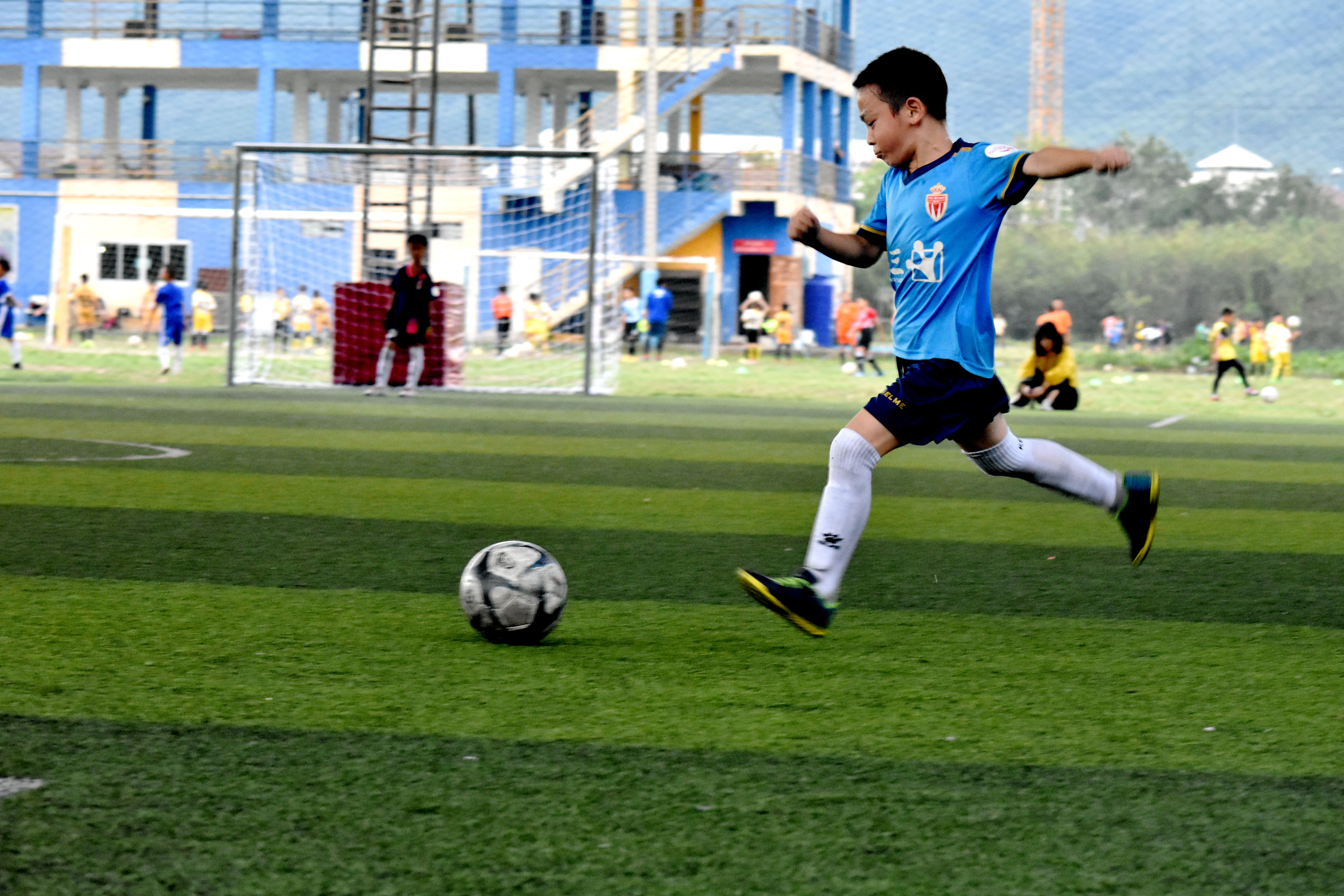 足球狂欢!赛场上精彩绝伦,球迷尽享激动时刻的简单介绍 足球狂欢!赛场上精彩绝伦,球迷尽享激动时刻的简单介绍