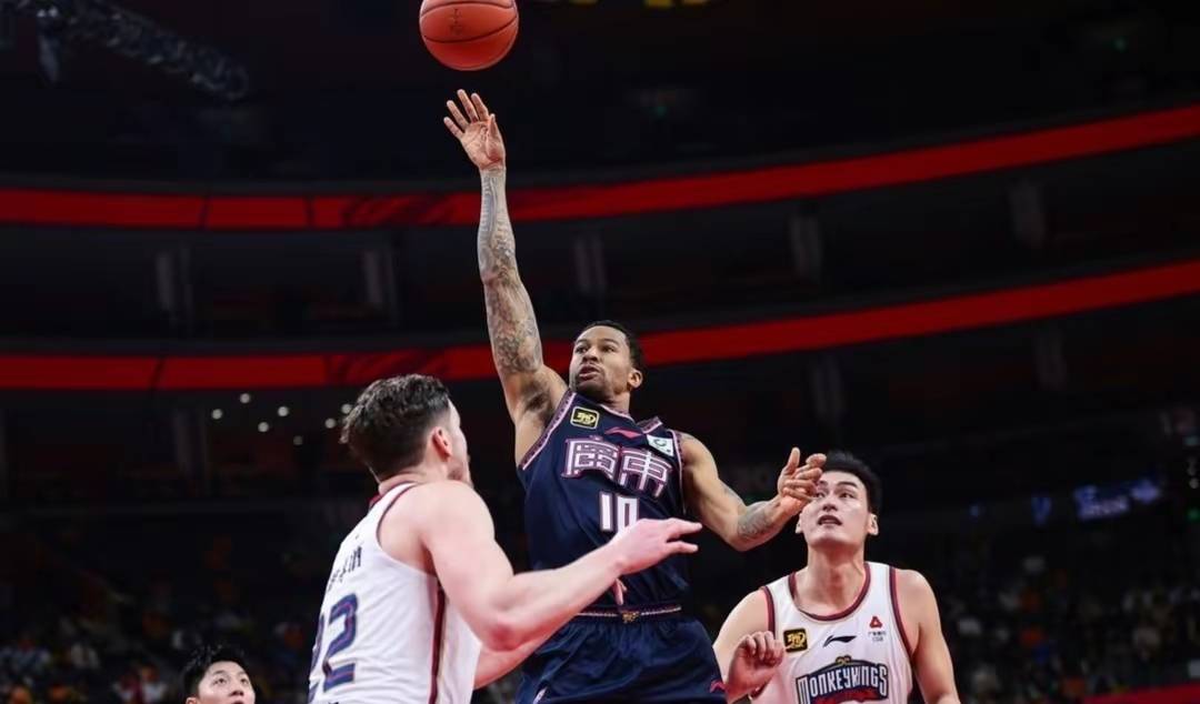 攻防齐发!球队连入四球横扫对手 攻防齐发!球队连入四球横扫对手