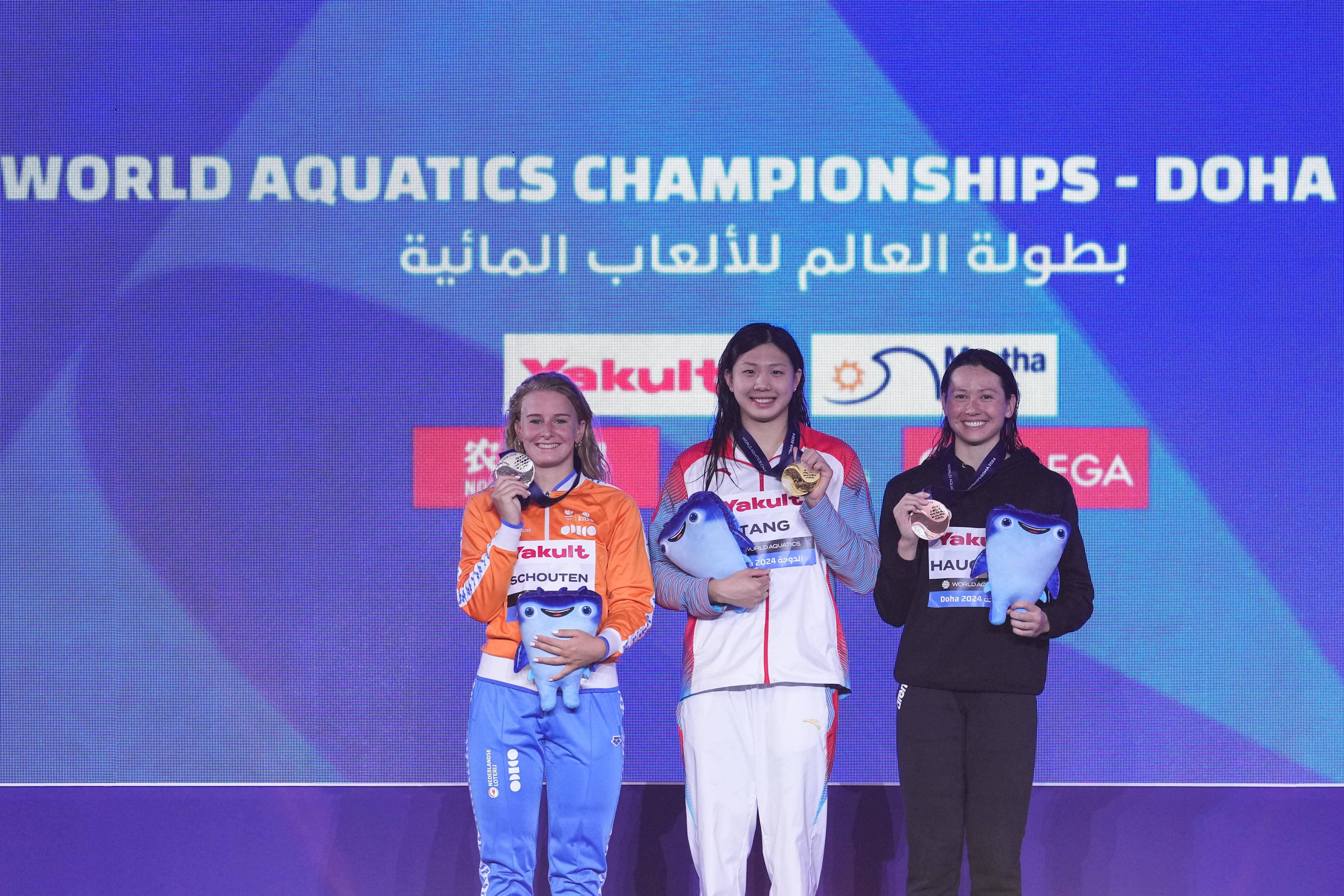 加拿大女子游泳选手创造新纪录夺冠 加拿大女子游泳选手创造新纪录夺冠