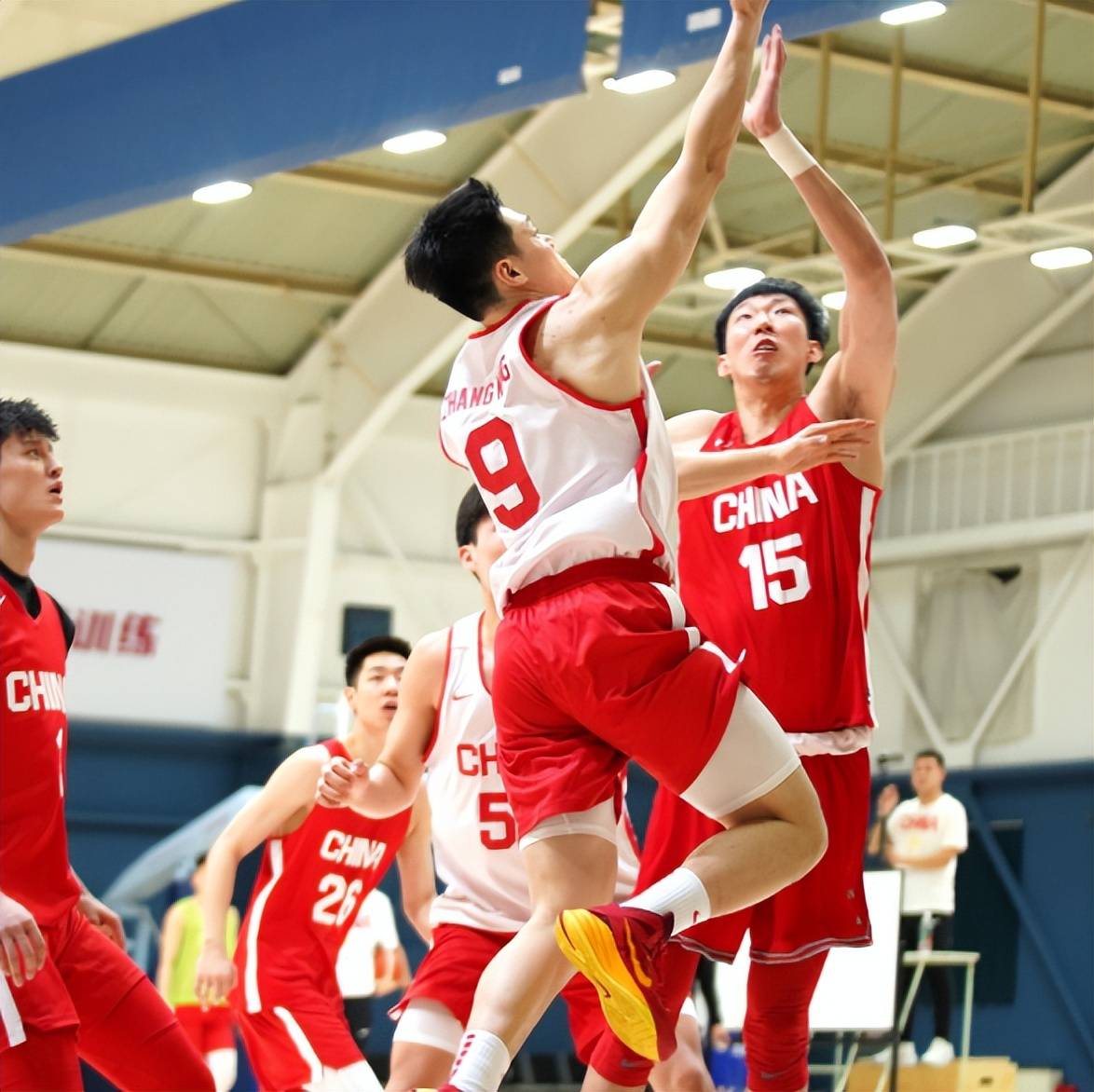 球迷青睐篮球比赛,CBA联赛蓬勃发展 球迷青睐篮球比赛,CBA联赛蓬勃发展