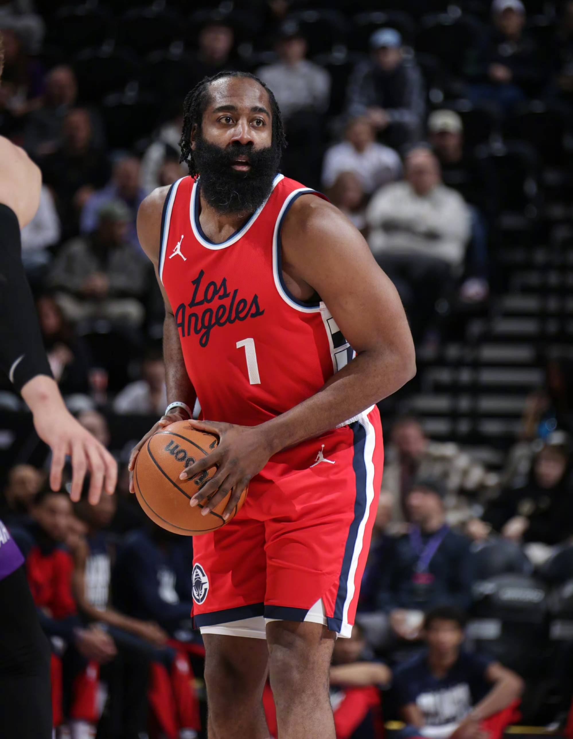 PG电子游戏-快船队实力横扫黄蜂队，豪取两连胜