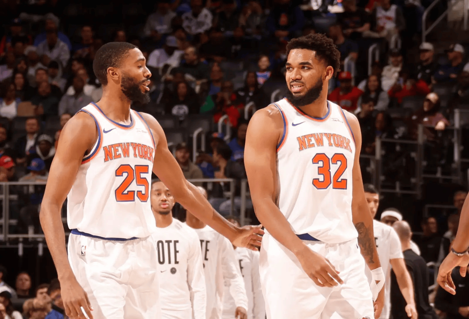 尼克斯球员连番发威，帮助球队击败对手