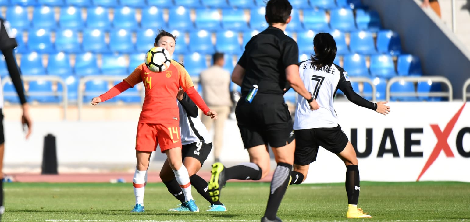 亚洲女足球比赛掀起了一场激烈的角逐