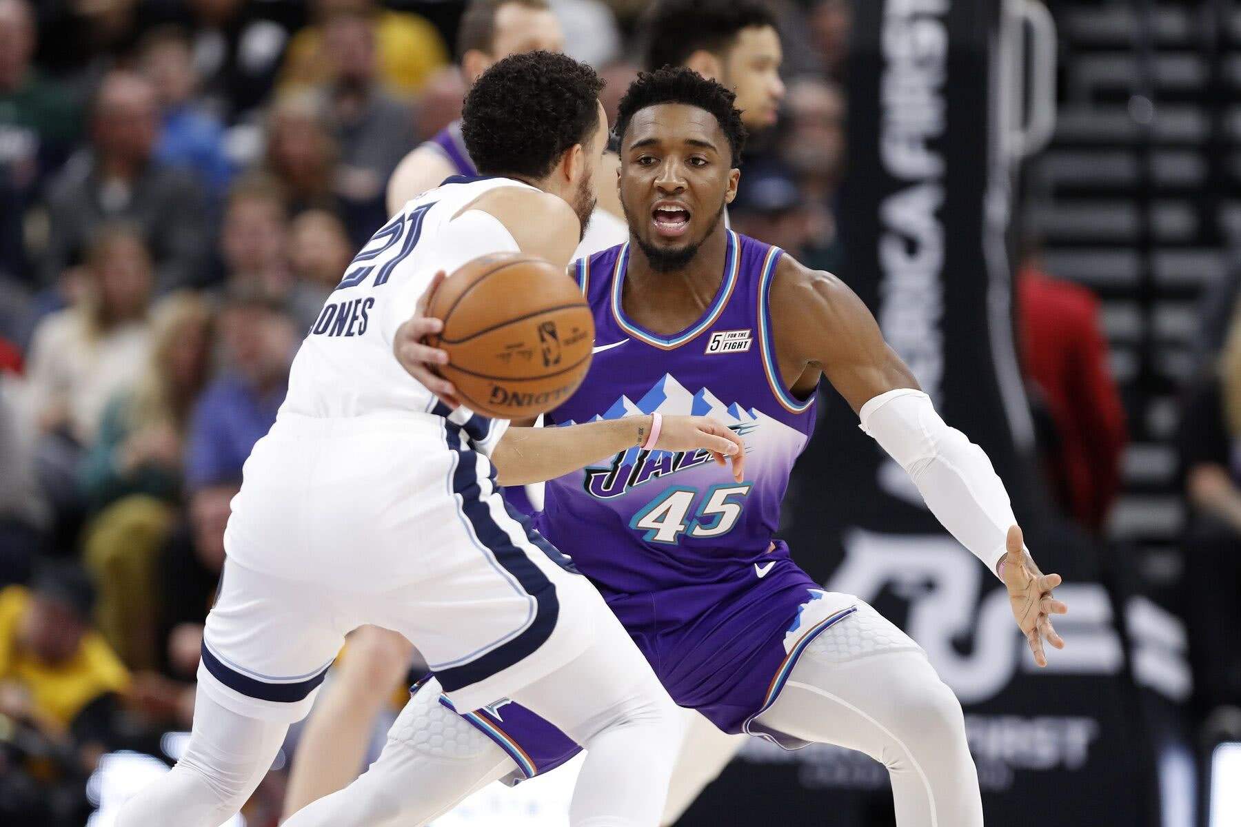 尼斯主场大胜,继续保持领先 尼斯主场大胜,继续保持领先