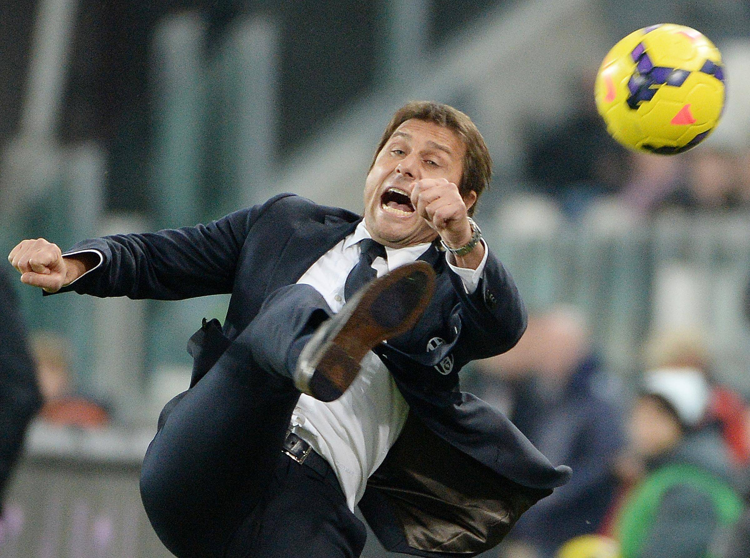 AC米兰防守稳固,暂居榜首 AC米兰防守稳固,暂居榜首