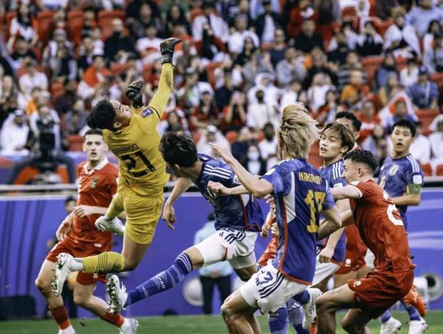 霍尔拉斯的组织能力和高质量表现，让球队在比赛中占据优势