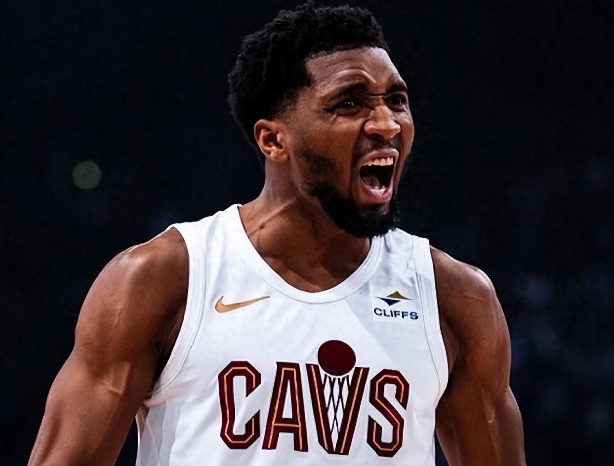 爵士击败太阳,米切尔火爆贡献分的简单介绍 爵士击败太阳,米切尔火爆贡献分的简单介绍