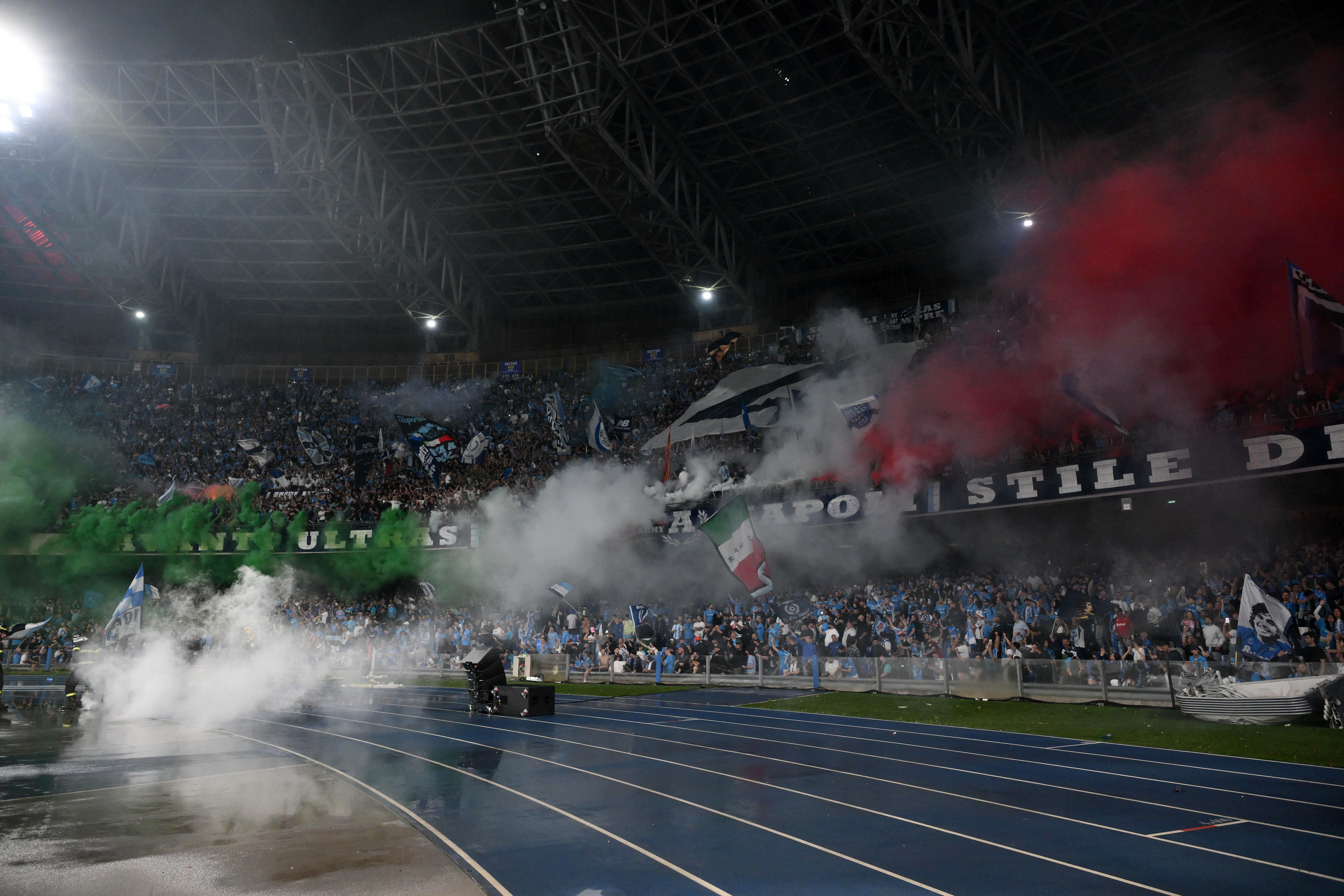 包含意甲赛场壮举:那不勒斯再续连胜传奇的词条 包含意甲赛场壮举:那不勒斯再续连胜传奇的词条