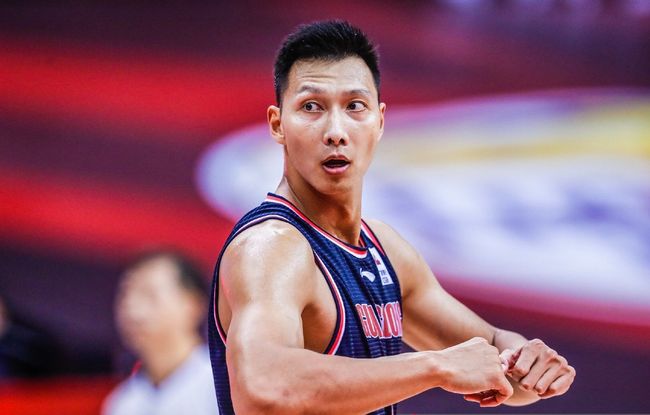 重庆男篮惊艳出击，稳坐领先位置