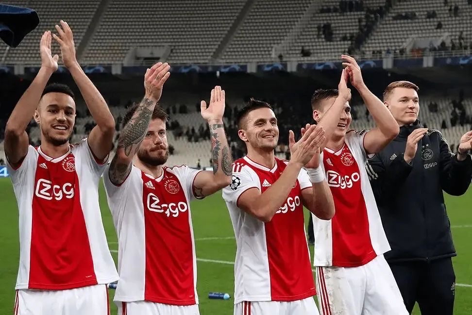 法兰克福球队补防不足，势必遇强对手