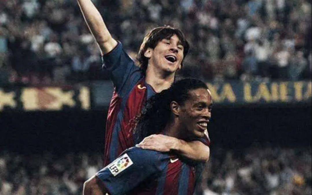 梅西梅开二度，巴萨轻取欧冠胜利