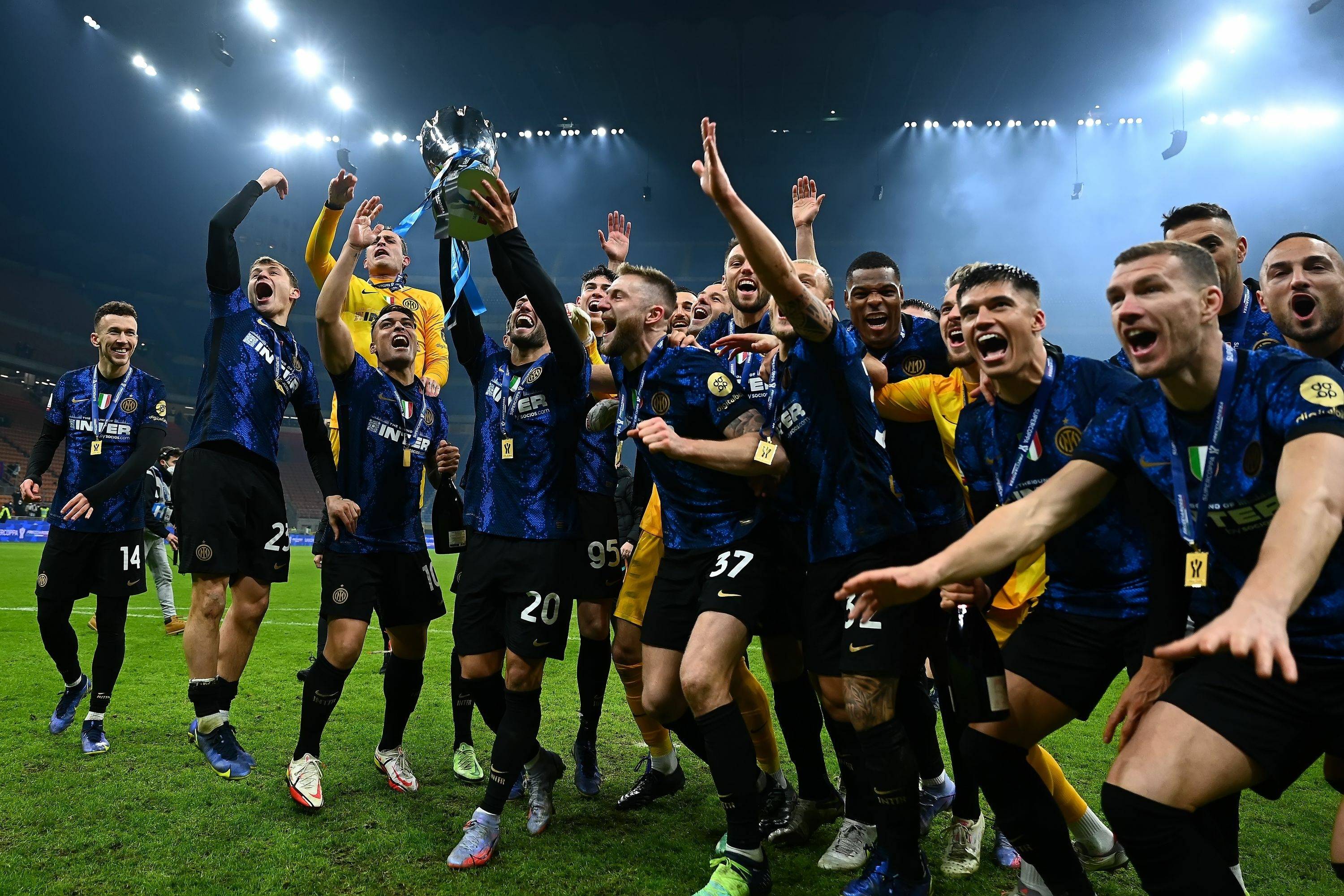 包含AC米兰将迎战帕尔马，双方实力相当的词条