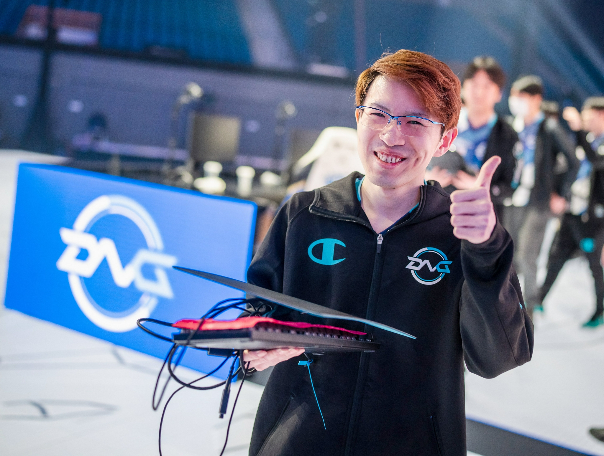 关于DFM轻取HKA,Doinb关键团战开团秒人鏖战多局四强赛,点燃全场激情的信息 关于DFM轻取HKA,Doinb关键团战开团秒人鏖战多局四强赛,点燃全场激情的信息