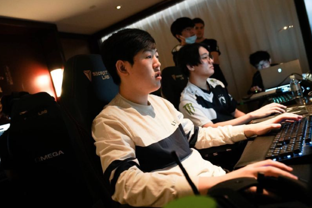 PG电子线上登入-TES横扫C9，Caps拿下关键大龙强强对话入围赛，让粉丝疯狂欢呼