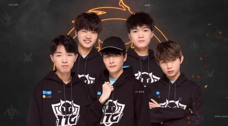 CLG碾压C9，Chovy线上压制力十足激烈交锋八强赛，成为赛场最大亮点的简单介绍