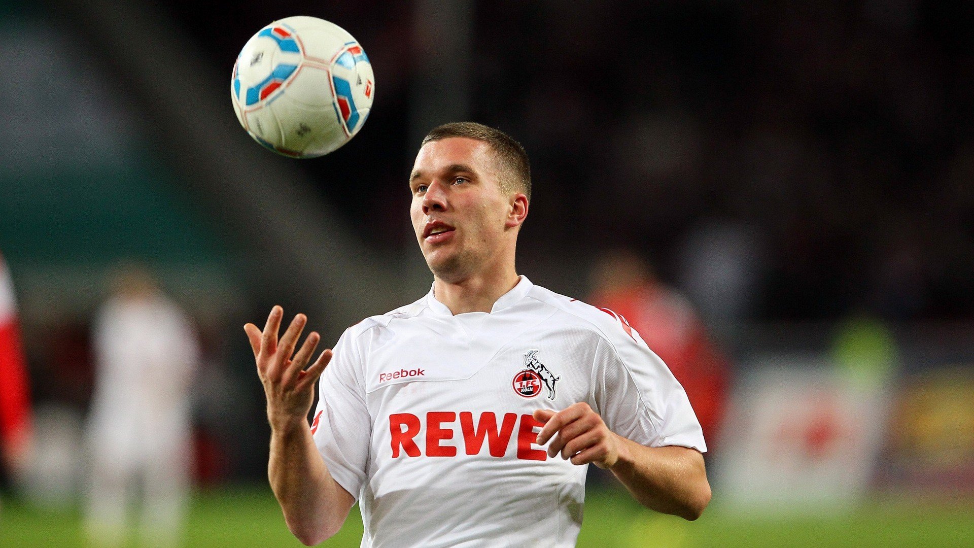 PG中国官网-战术棋盘上的双城记，当足球铁壁遇见篮球闪电