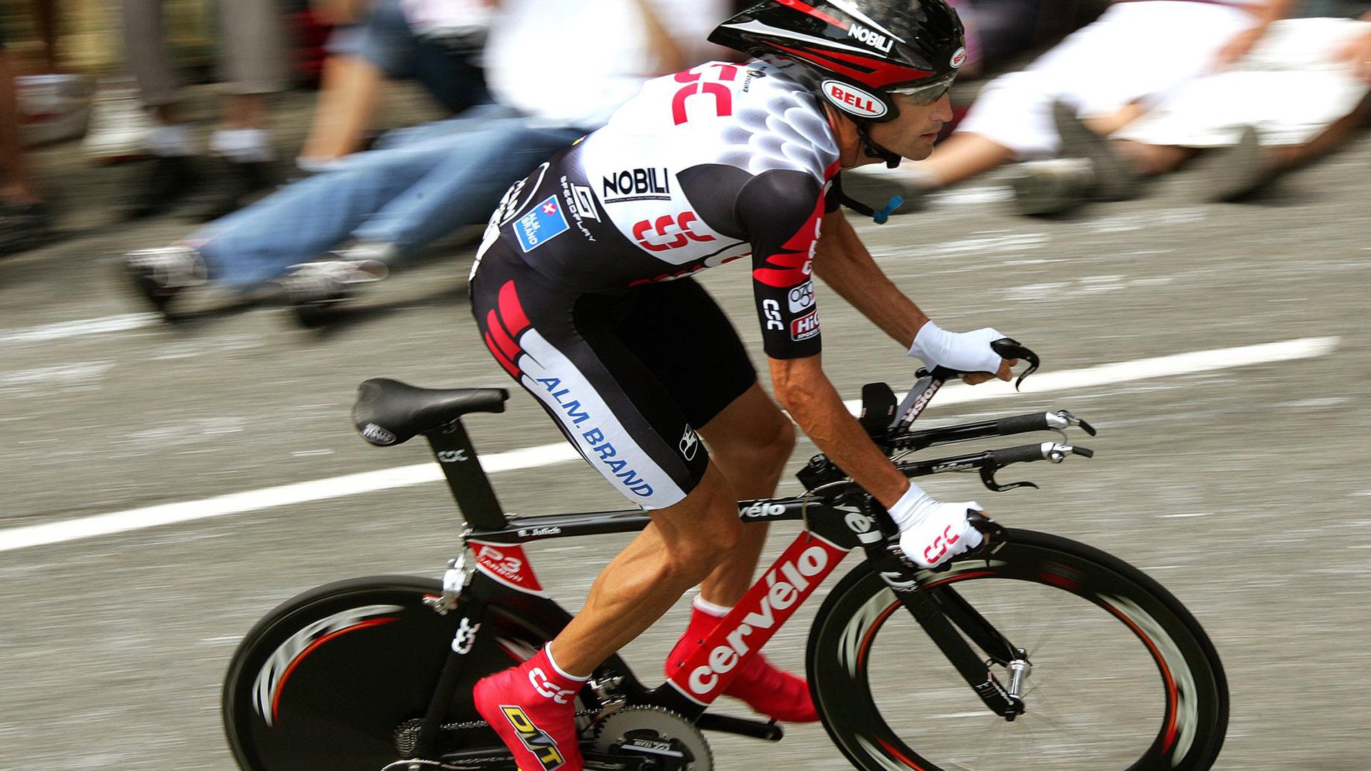 重演马孔多的雨,迪马利亚的手术刀如何切开乌拉圭百年孤独